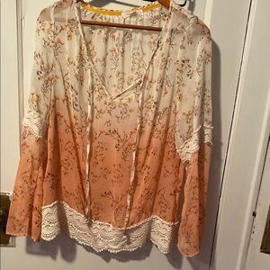 Floral Lace Trim Women's Top - Peach and White